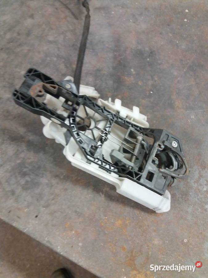 Klamka prawa przód mocowanie 3c0837886d vw Wola