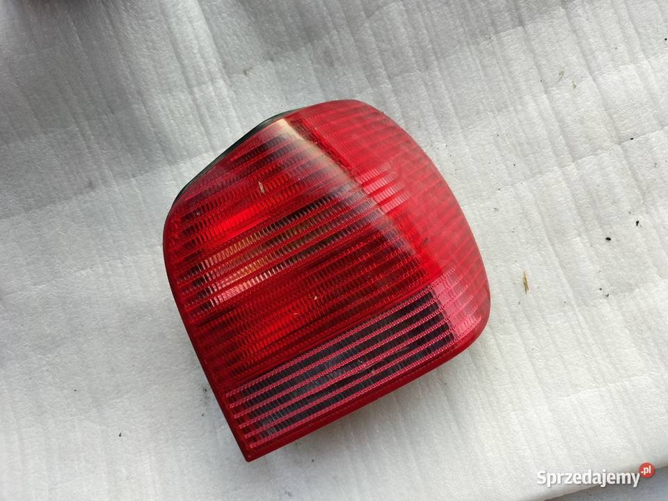 czerwona LAMPA PRAWA TYŁ POLO 6N