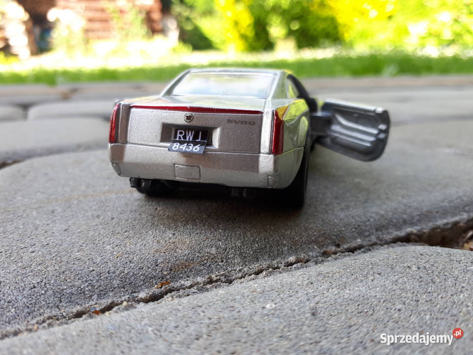 Cadillac EVOQ 137 czarne tablice