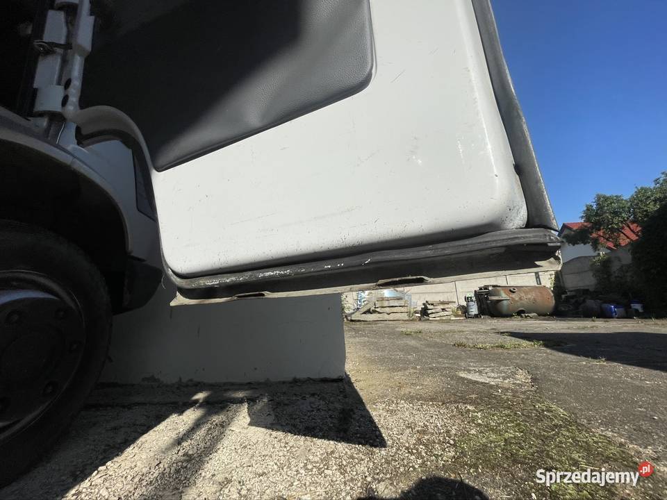 Mercedes T1 410D koniowoz donprzewozu koni Lubin