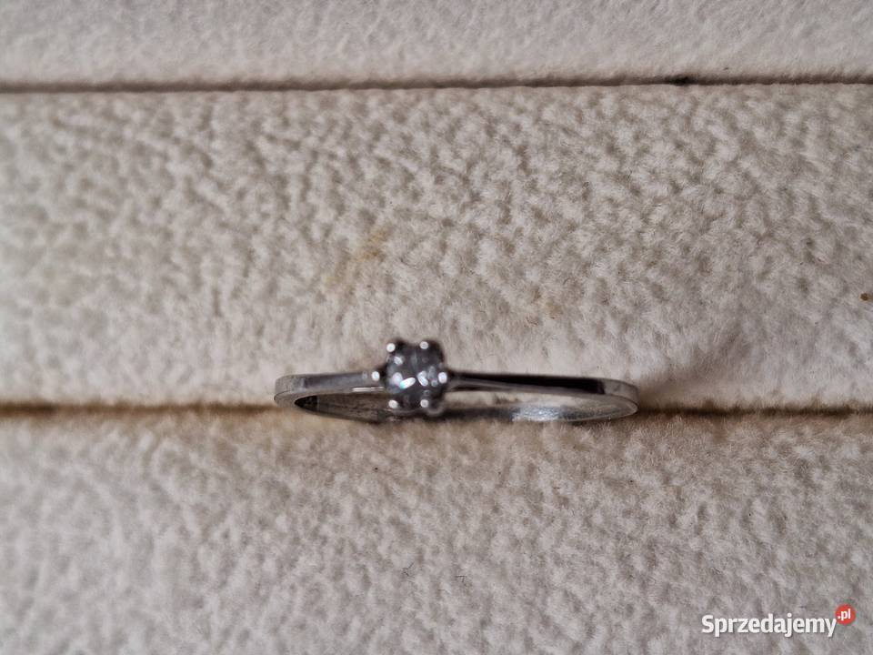 Pierścionek srebrny z kamieniem p925 elegancki