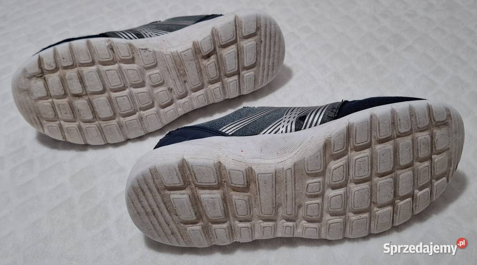 Buty chłopięce sportowe na rzepy granatowe 3133 Czeladź