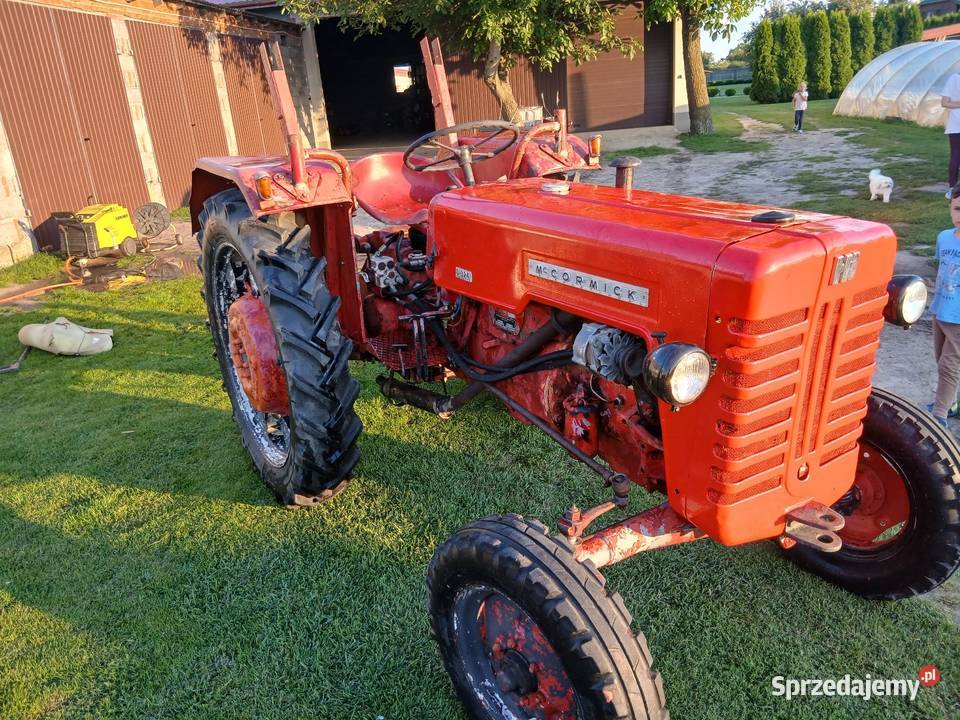 Ciagnik McCormick Farmall D324 sprawny 1960r Skrzynia biegów Manualna Głowno