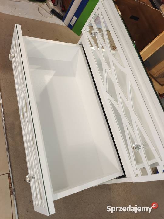 Komoda 70 Glamour lustra ornamenty gałki