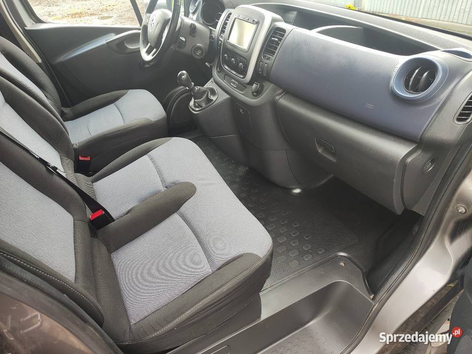 Opel Vivaro B LONG 16 BiTurbo 140 2015 9 os wielofunkcyjna kierownica