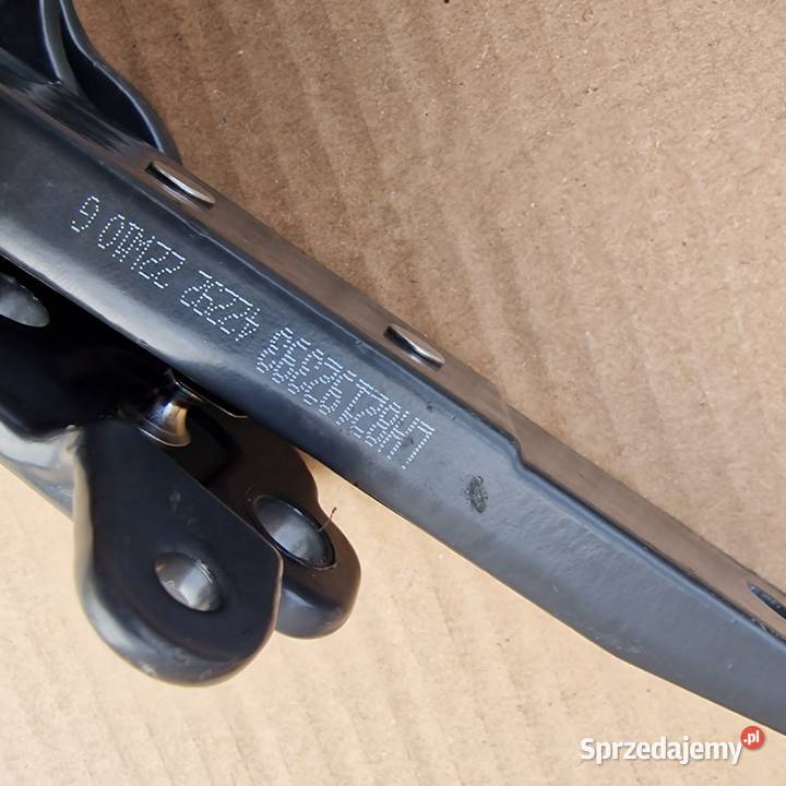 VOLVO FH4 ZAWIAS STOPNIA GRILLA Bieleń