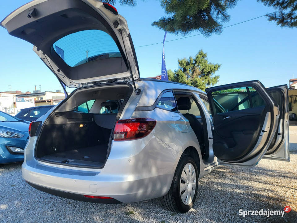 Opel Astra Sports Tourer 14 Turbo 100 Przebieg łódzkie sprzedam