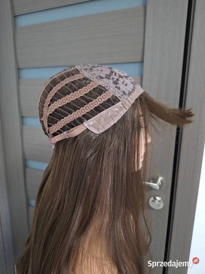 Długa peruka w kolorze szatynowym z grzywką Dla kobiet Malbork