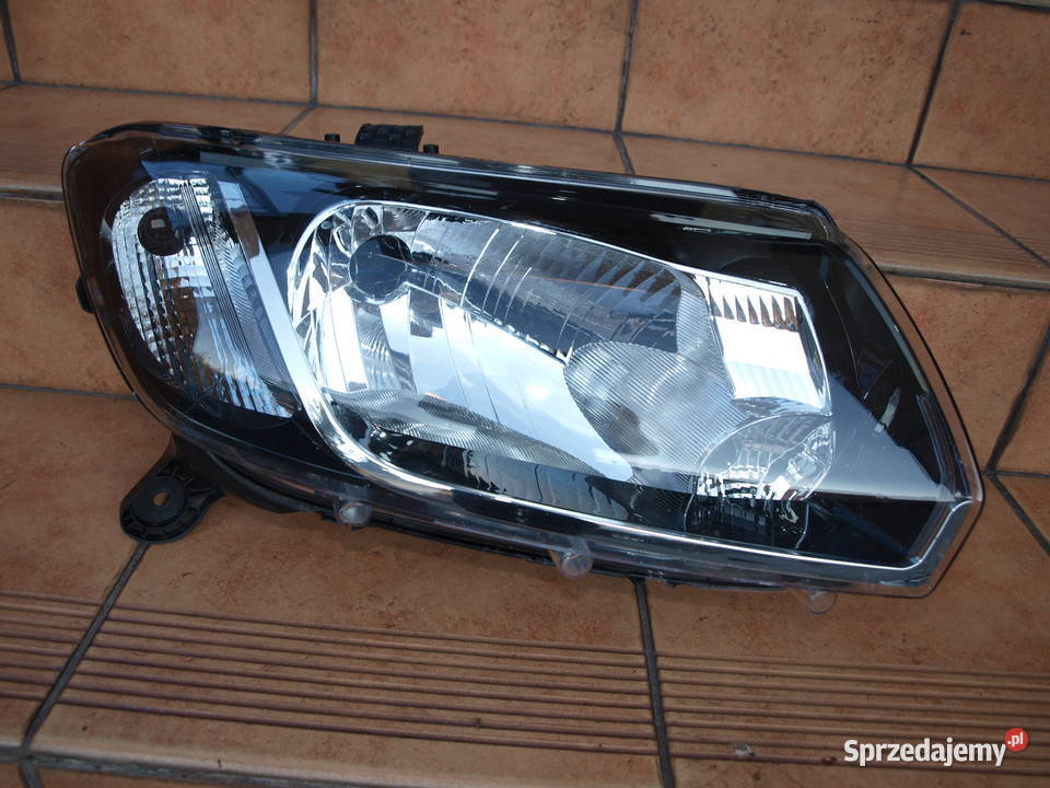 Dacia Sandero II lampa prawa przód zwykła 2012 wielkopolskie Kalisz