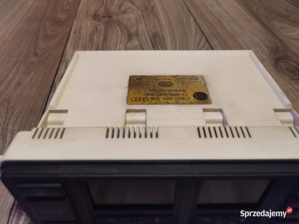 AUDI A4 B5PANEL KLIMATYZACJI 8D0820043F Trzeciewiec