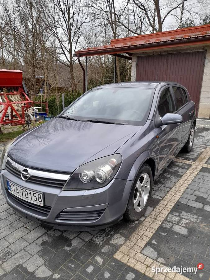 Do sprzedania zadbany Opel Astra z 2005 roku