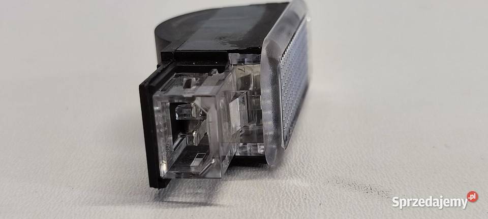 SKODA KAROQ LAMPKA OŚWIETLENIE 3B0947415B Oświetlenie kabiny sprzedam