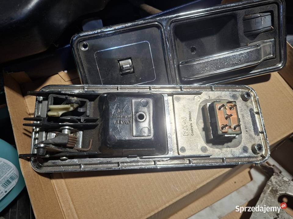 Klamki Jeep xj wewnętrzne tyl lewe i prawe sprzedam