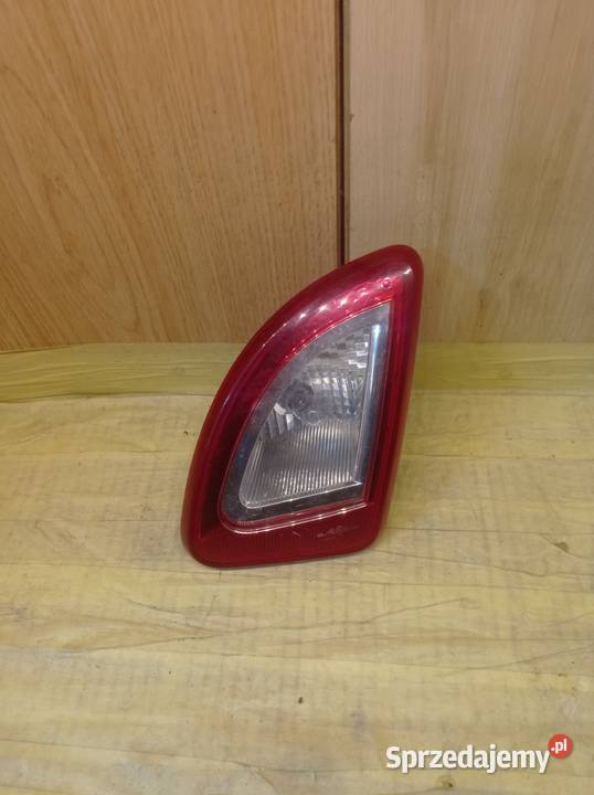 RENAULT TWINGO II LIFT LAMPA PRAWA W KLAPĘ TYŁ Międzychód