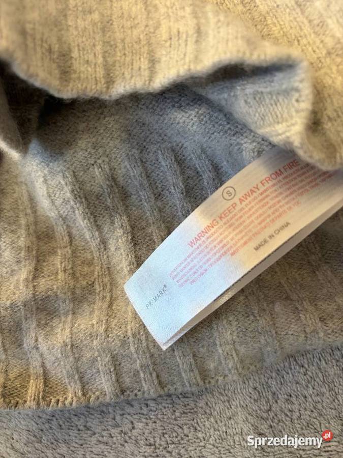 Sweter z kołnierzem kołnierzykiem i dekoltem w Jasło
