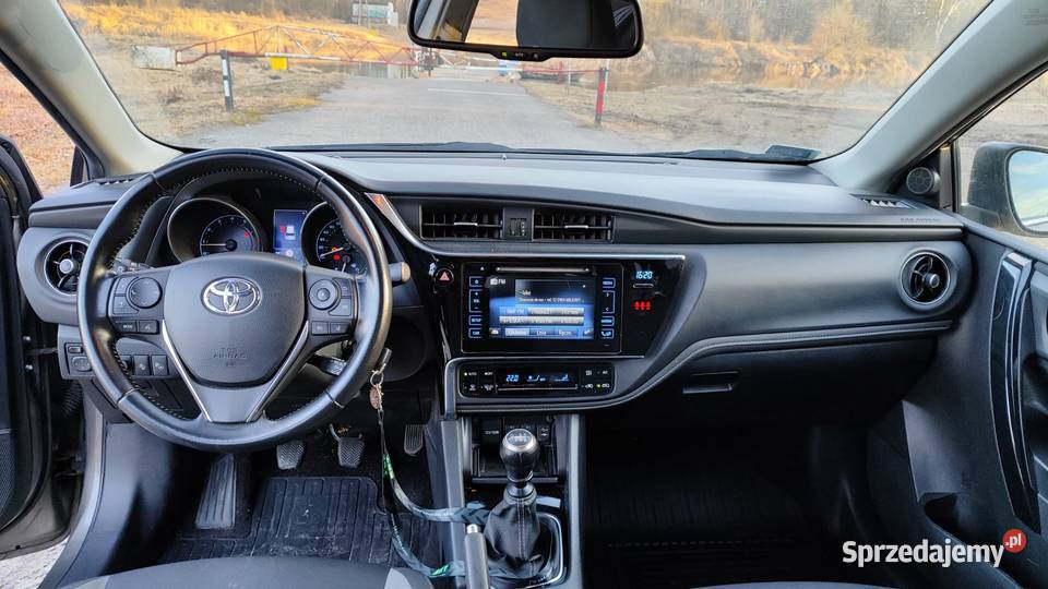 Toyota Auris II 16 HB mega wyposażony tanio Rok produkcji 2018 Auris Orzechowo