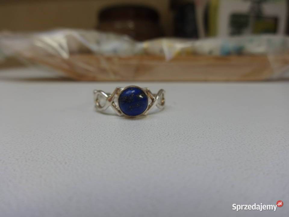 Srebrny włoski pierścionek z lapis lazuli