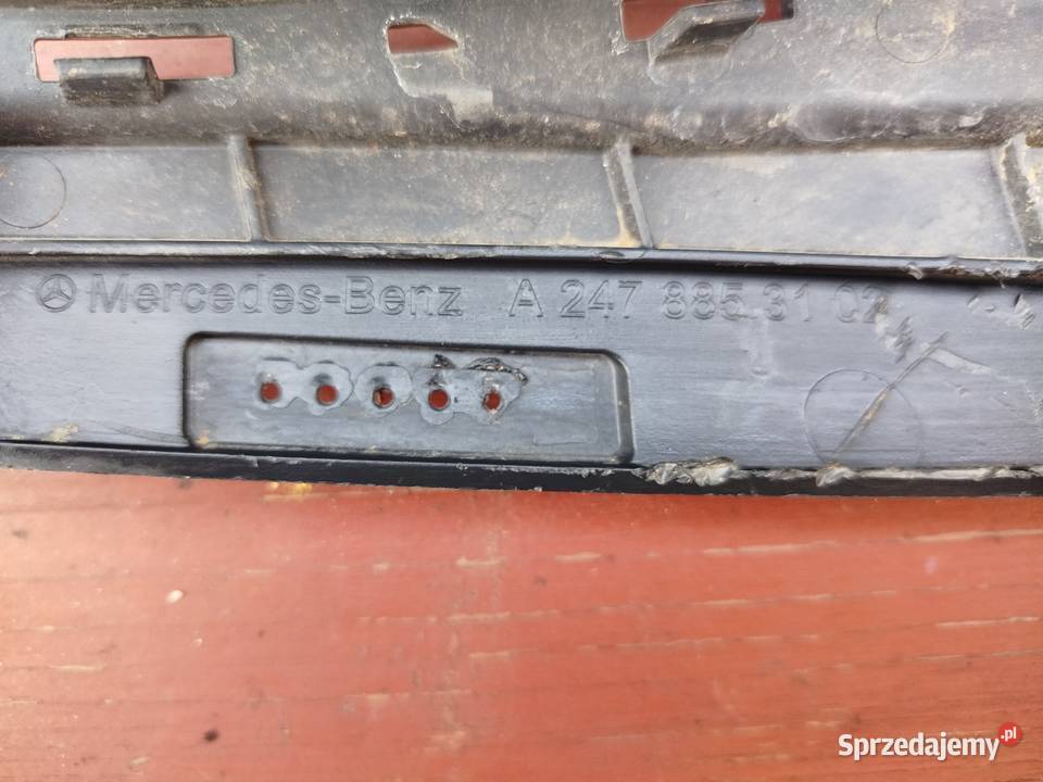 Ślizg mocowanie zderzaka przód lewe Mercedes 247 Pozostałe