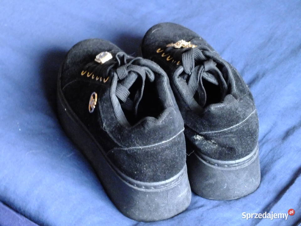 Sprzedam używane damskie adidasy w kolorze Gdańsk