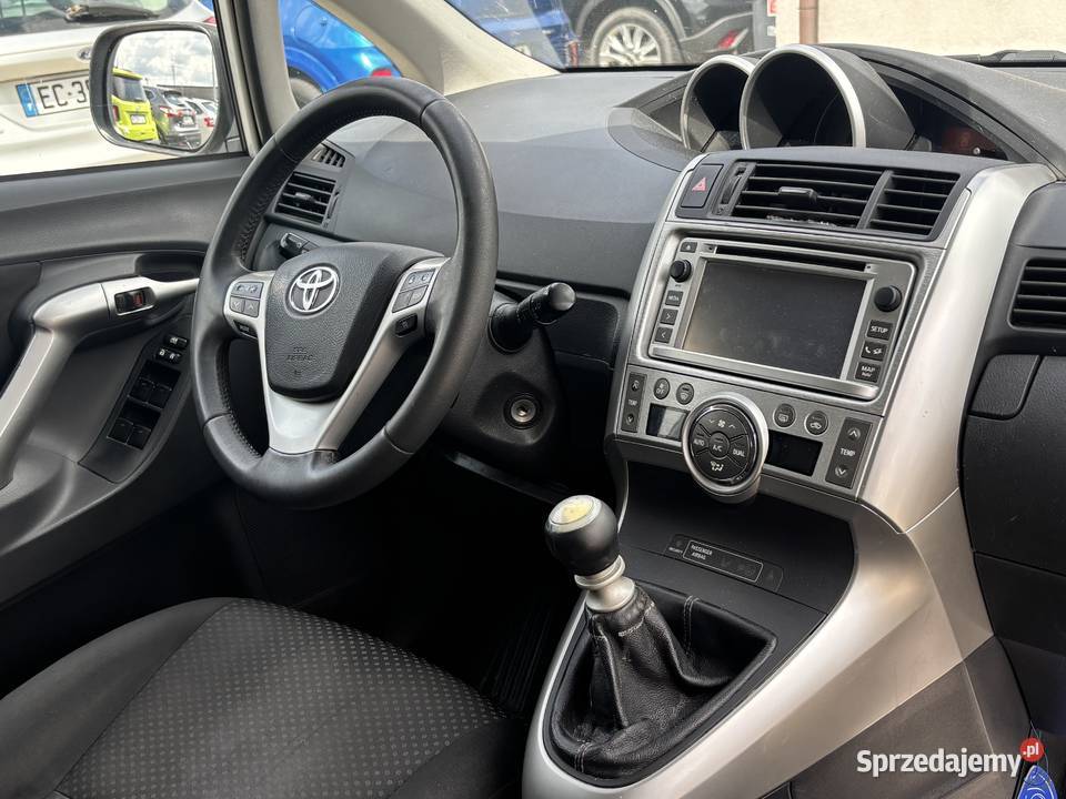 Toyota Verso 7 osobowa 2012r 1998cm3 śląskie Paniówki