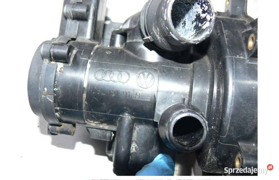 AUDI VOLKSWAGEN OBUDOWA TERMOSTATU 06L121111H