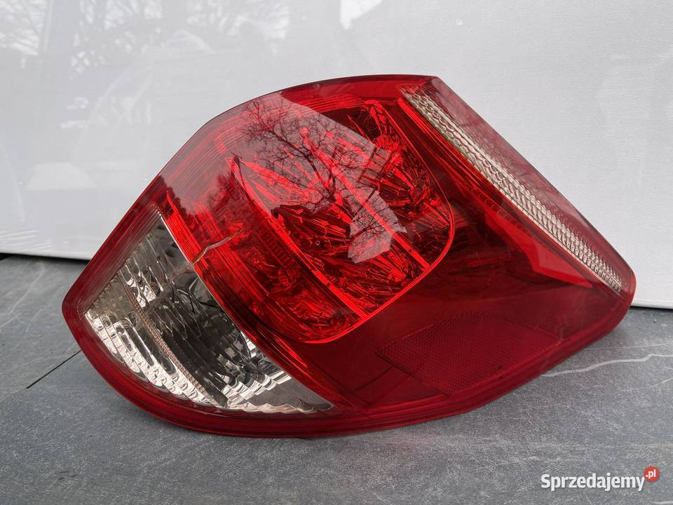 TOYOTA RAV4 PRAWA LAMPA TYŁ LED osobowe Oświetlenie Ostroróg