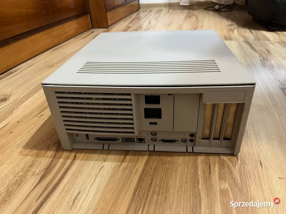 Zabytkowy komputer Apple Power Macintosh 720090 Brzana