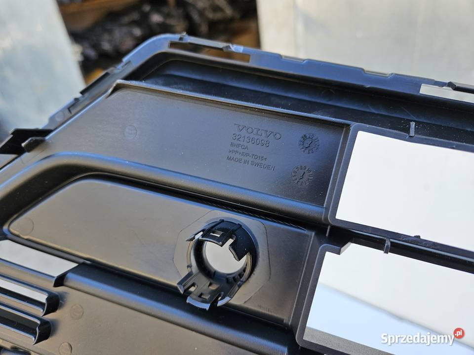 VOLVO XC40 KRATKA ŚRODKOWA ZDERZAKA PRZÓD Międzychód sprzedam