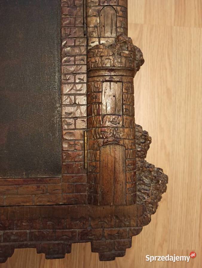 Antyk z początku XX wieku drewniana szafka w Dębowiec