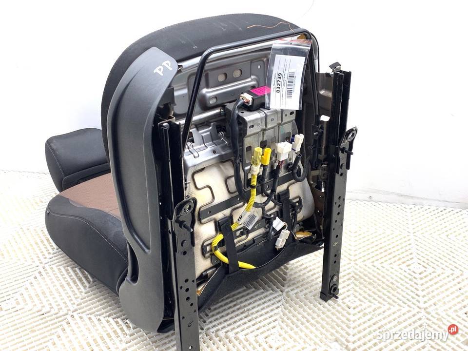 FOTEL PRAWY PRZÓD HYUNDAI i20 II Hatchback Fotele i kanapy