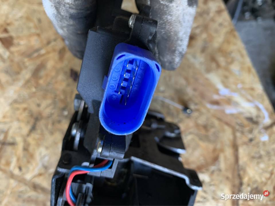 Zamek lewy przód Skoda Octavia II 2012r Zalesice