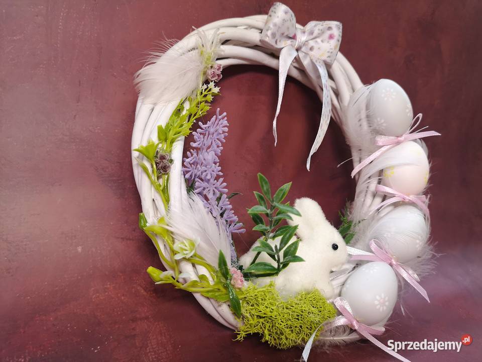 Stroik wielkanocny z białym króliczkiem i