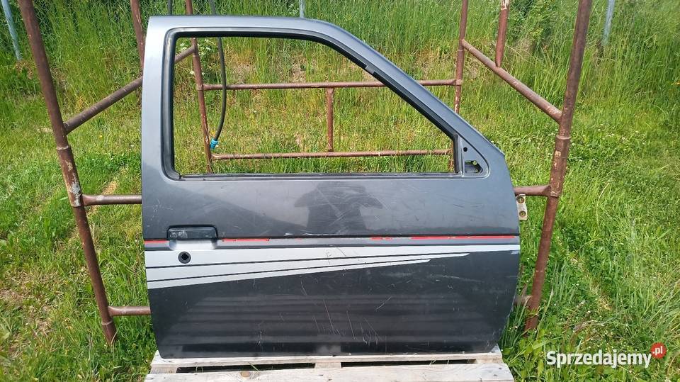 Drzwi prawe Nissan Terrano I pickup d21 osobowe Drzwi Warkały