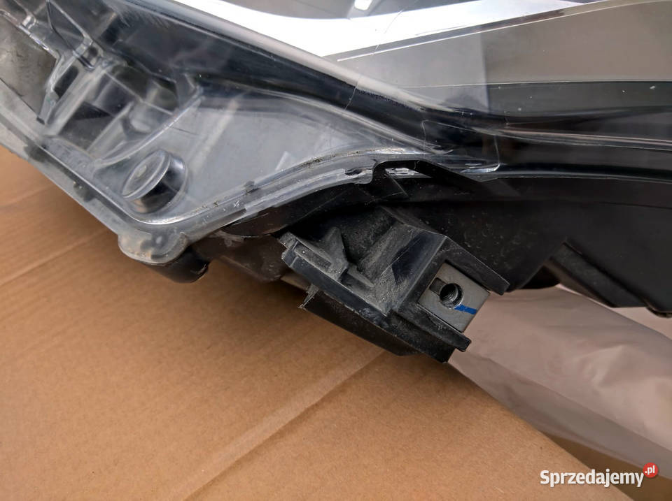 Lampa reflektor TOYOTA CHR lewy przód LED