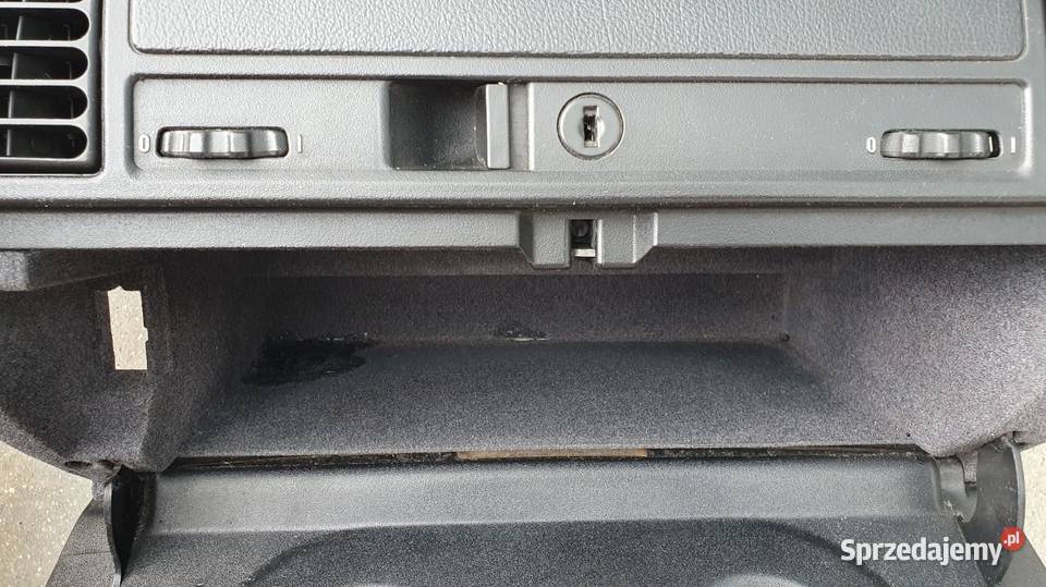 Deska rozdzielcza schowek BMW e36 19911994 Lusowo sprzedam