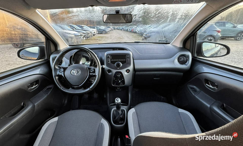 Toyota Aygo X Play 10 VVTi 72 2020 Bezwypadkowy szary świętokrzyskie Kielce