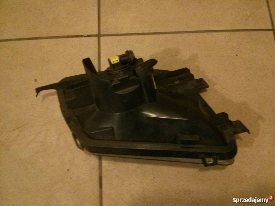 Halogen peugeot 308sw 2010rułamany jeden uchwyt Elbląg