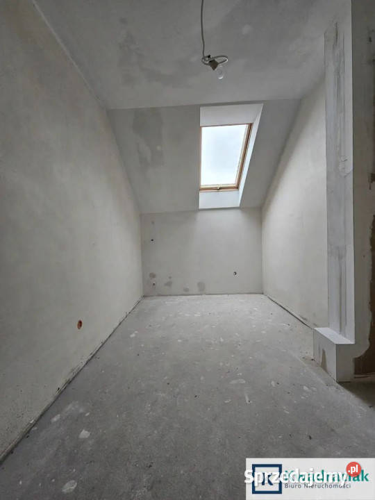 sprzedaży domu wolnostojącego 258m2 Moderówka