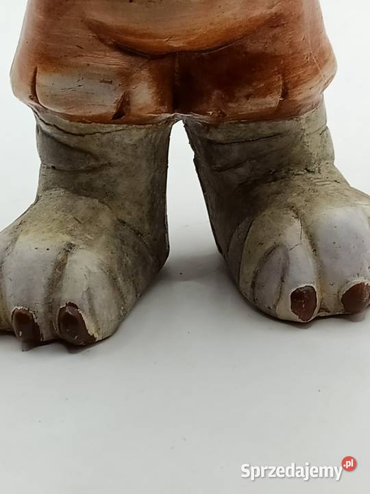 Figurka ceramika uśmiechnięty kotek podróżnik