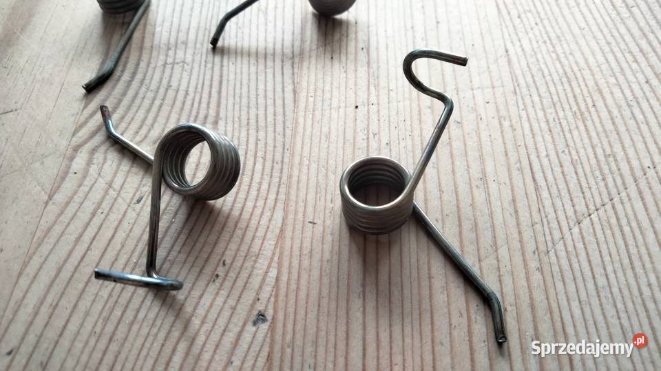 Sprężyna klamki drzwi prawych Fiat 126p