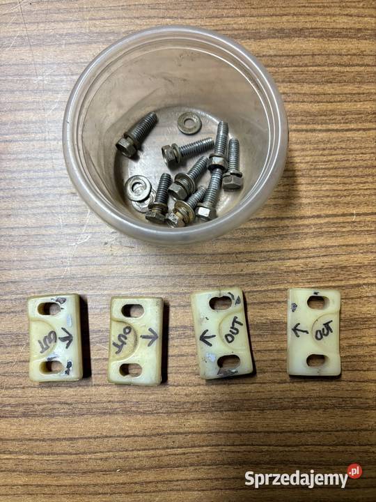 Chevrolet Corvette C2 1963 zamek i bloczki maski