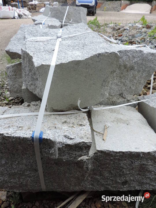 Głaz granitowy duży kamień skała bryła kamień Oświęcim