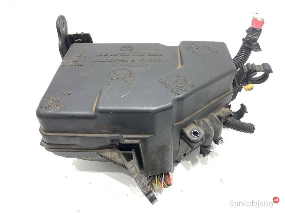 SKRZYNKA BEZPIECZNIKÓW ALFA GIULIETTA Hatchback