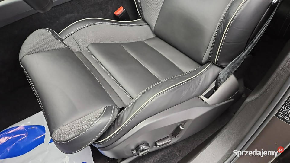 Volvo XC 60 B4 B Plus Dark Z Polskiego Salonu serwisowany w ASO Warszawa