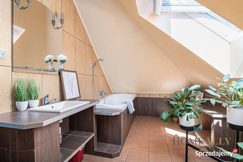 sprzedaży domu wolnostojącego 230m2 Łomianki