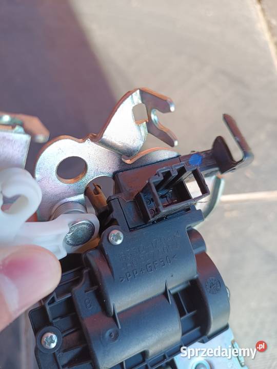 Zamek klapy bagażnika Audi A3 8V 4h0827505a Turek sprzedam