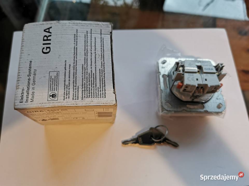 Kontakt z zamknięciem GIRA 4467 66 TX44