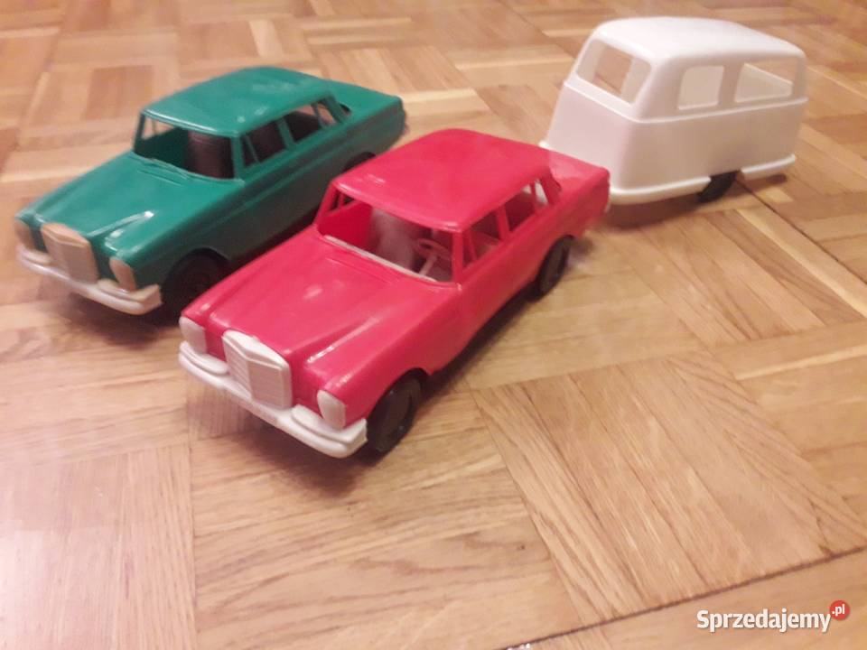 Mercedes W111 z przyczepą Legendy PRL Kultowe Modelarstwo łódzkie Piotrków Trybunalski