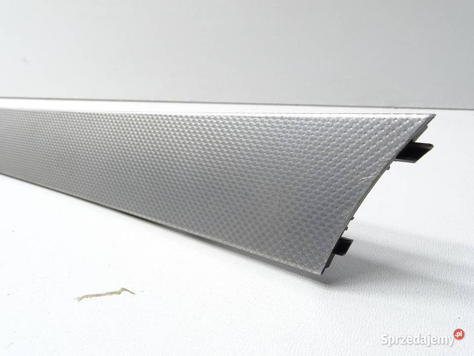 LISTWA DRZWI PRAWY TYŁ PRAWA TYLNA 8K0867420