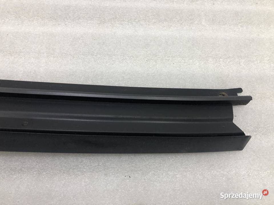 LISTWA SZYBY CZOŁOWEJ PRAWA JEEP GRAND CHEROKEE Motoryzacja